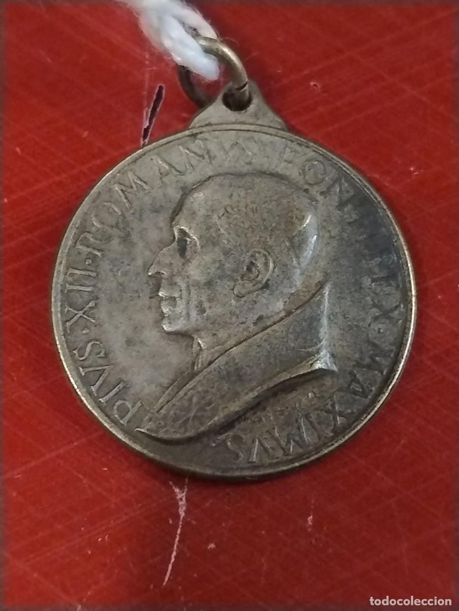 Antig&uuml;edades: Curiosa medalla del Papa Pio XII Unos 2 cm de di&aacute;metro.