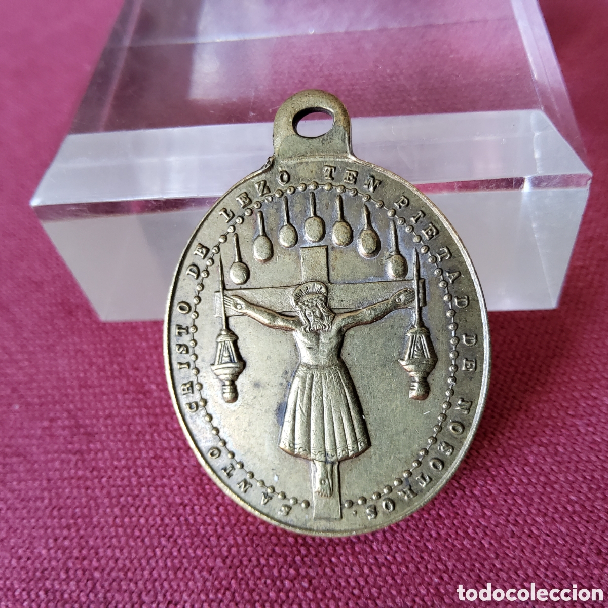 Antig&uuml;edades: ANTIGUA MEDALLA DEL SANTO CRISTO DE LEZO Y EN EL REVERSO LA BAS&Iacute;LICA DEL SANTO