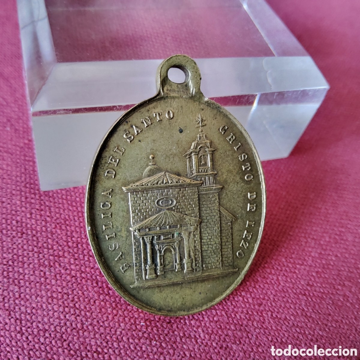 Antig&uuml;edades: ANTIGUA MEDALLA DEL SANTO CRISTO DE LEZO Y EN EL REVERSO LA BAS&Iacute;LICA DEL SANTO