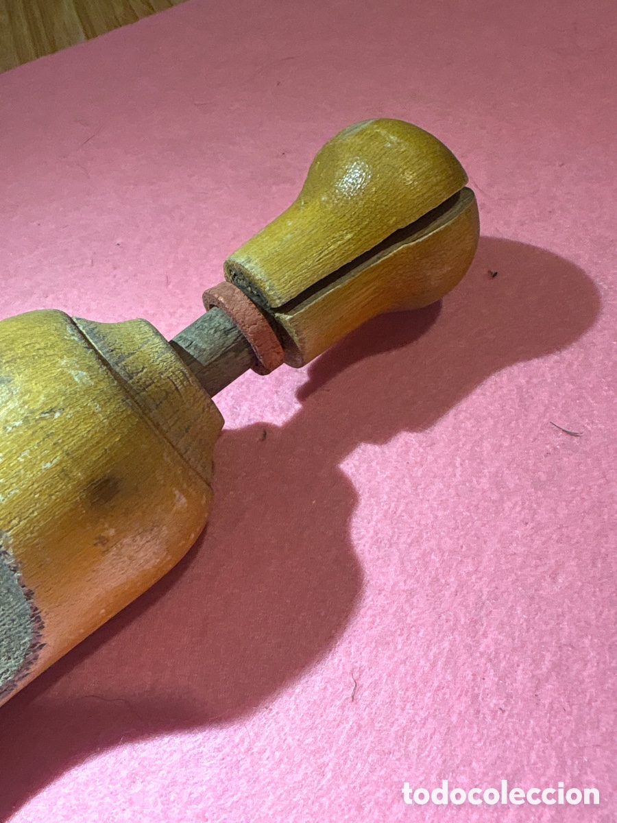 Antig&uuml;edades: Antigua encorchadora de madera (A23) - Foto 3