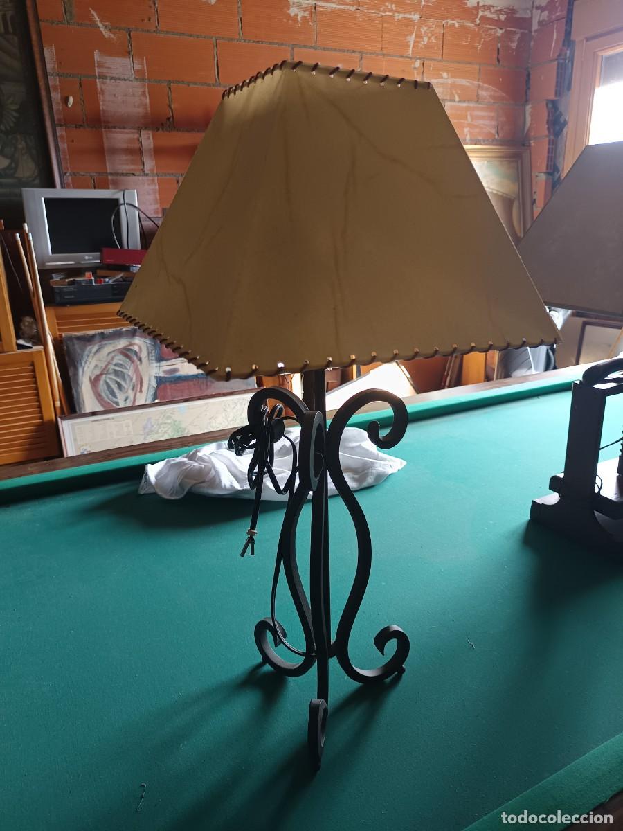 Antig&uuml;edades: LAMPARA DE FORJA CON TULIPA