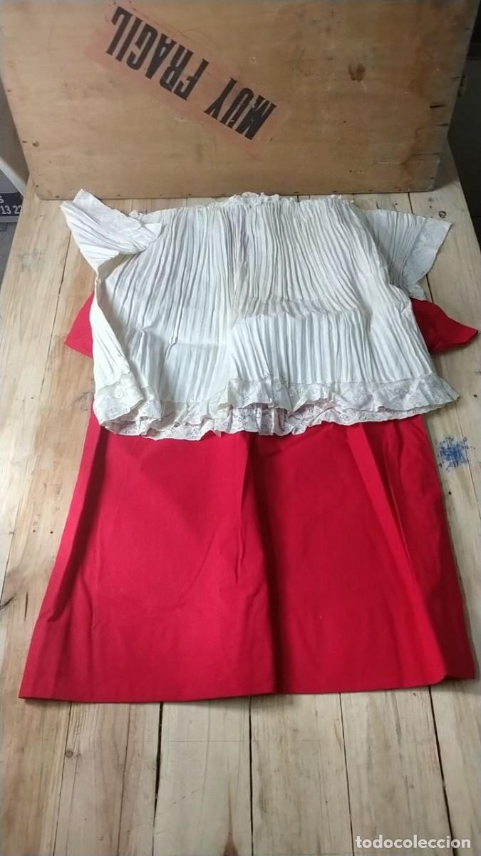 Antig&uuml;edades: Traje de monaguillo, aprox mitad siglo XX