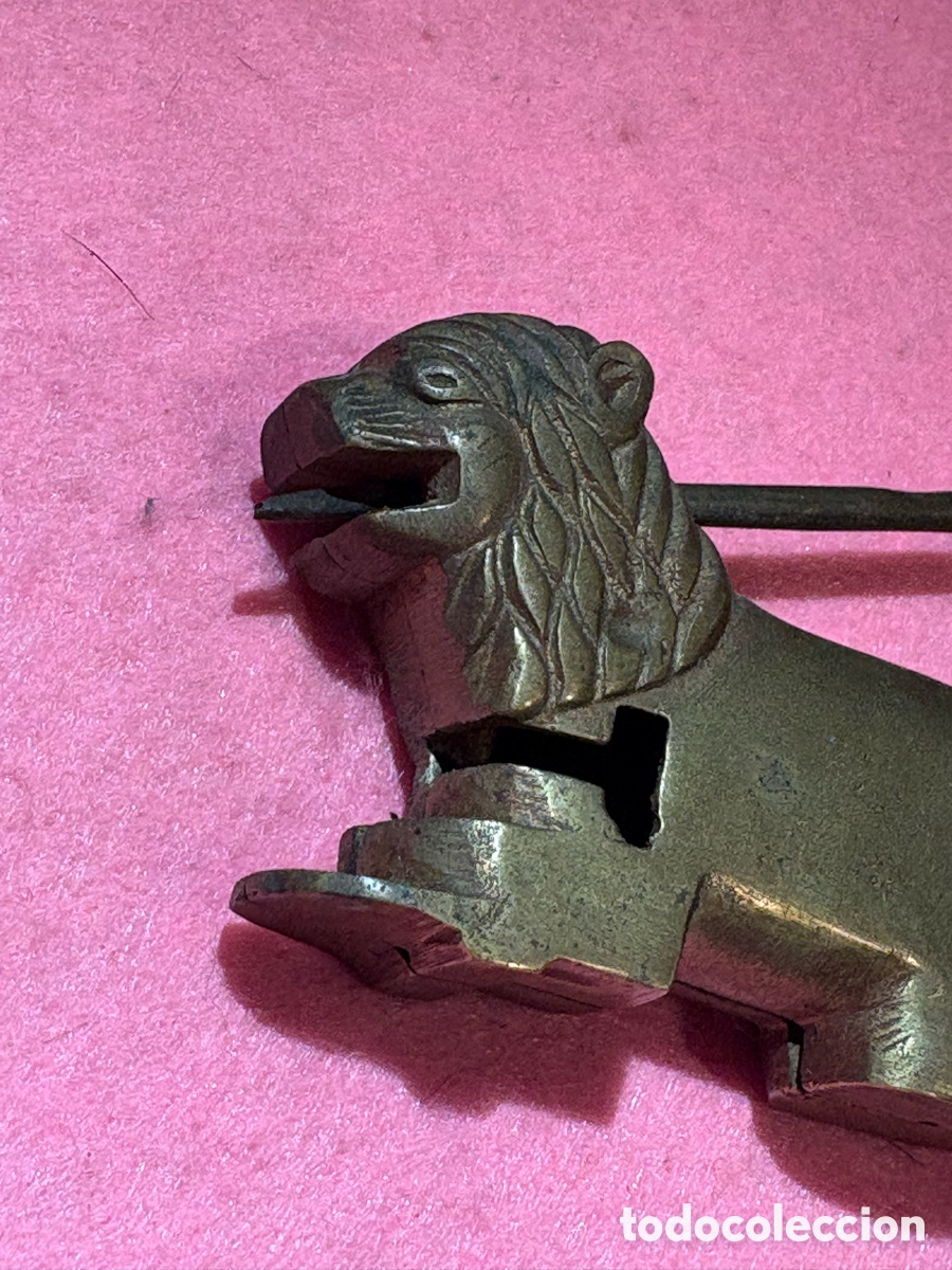 Antig&uuml;edades: Antiguo candado zoomorfo de bronce - Foto 4