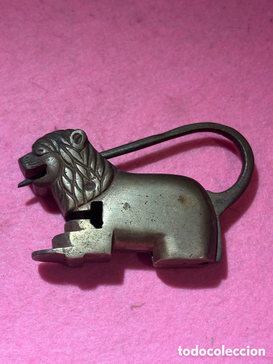 Antig&uuml;edades: Antiguo candado zoomorfo de bronce