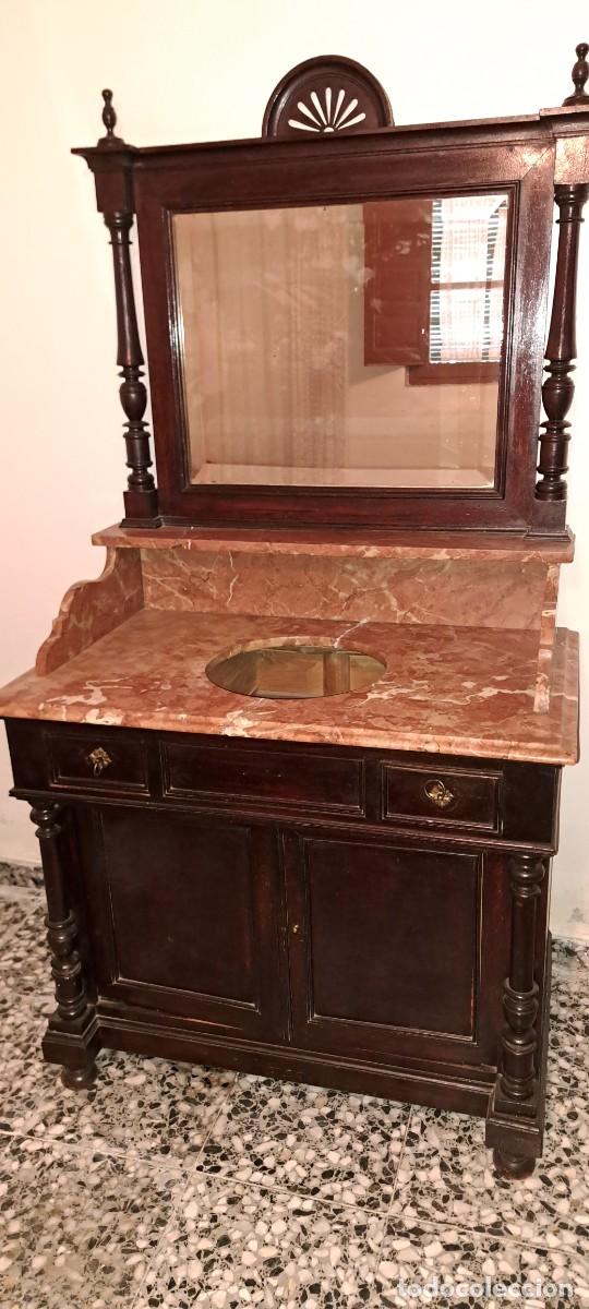 Antig&uuml;edades: Antiguo lavabo palanganero de madera con m&aacute;rmol rojo y gran espejo &ndash; tocador de &eacute;poca