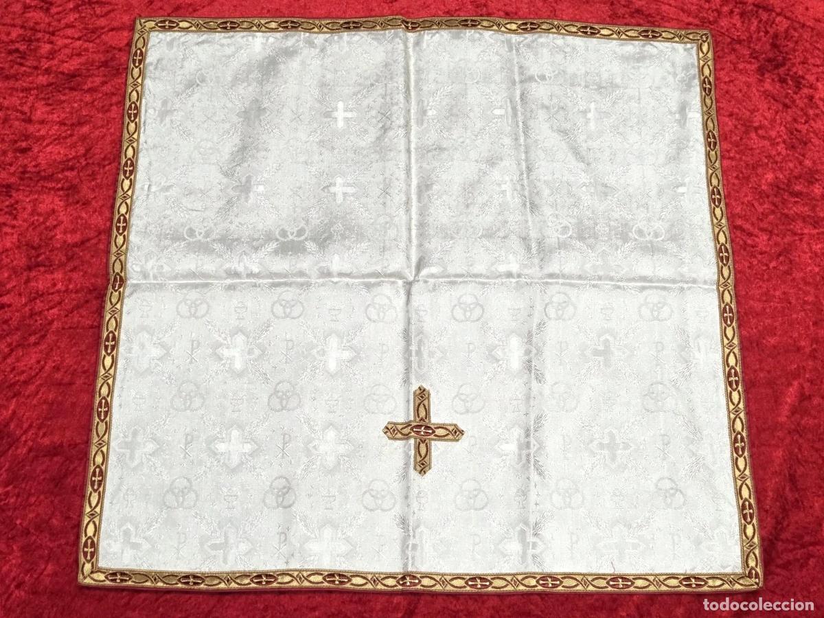 Antig&uuml;edades: Pa&ntilde;o Religioso, cubre caliz Antiguo . Damasco Beige 55 x 56 cm