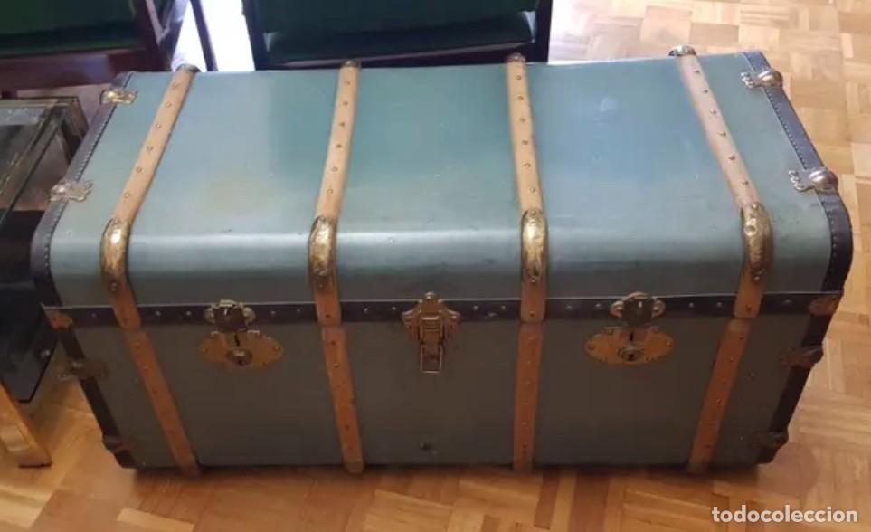 Antig&uuml;edades: Ba&uacute;l de Viaje Transatl&aacute;ntico &rdquo;Steamer Trunk&rdquo; (c. 1920&ndash;1930) &ndash; Equipamiento Completo &rdquo;Full Set&rdquo; Pieza