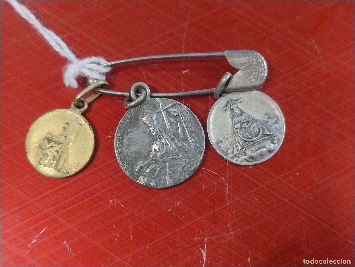 Antig&uuml;edades: Lote de 3 medallas de la Virgen de las Angustias, patrona de Granada. La mas grande 1,50 cm
