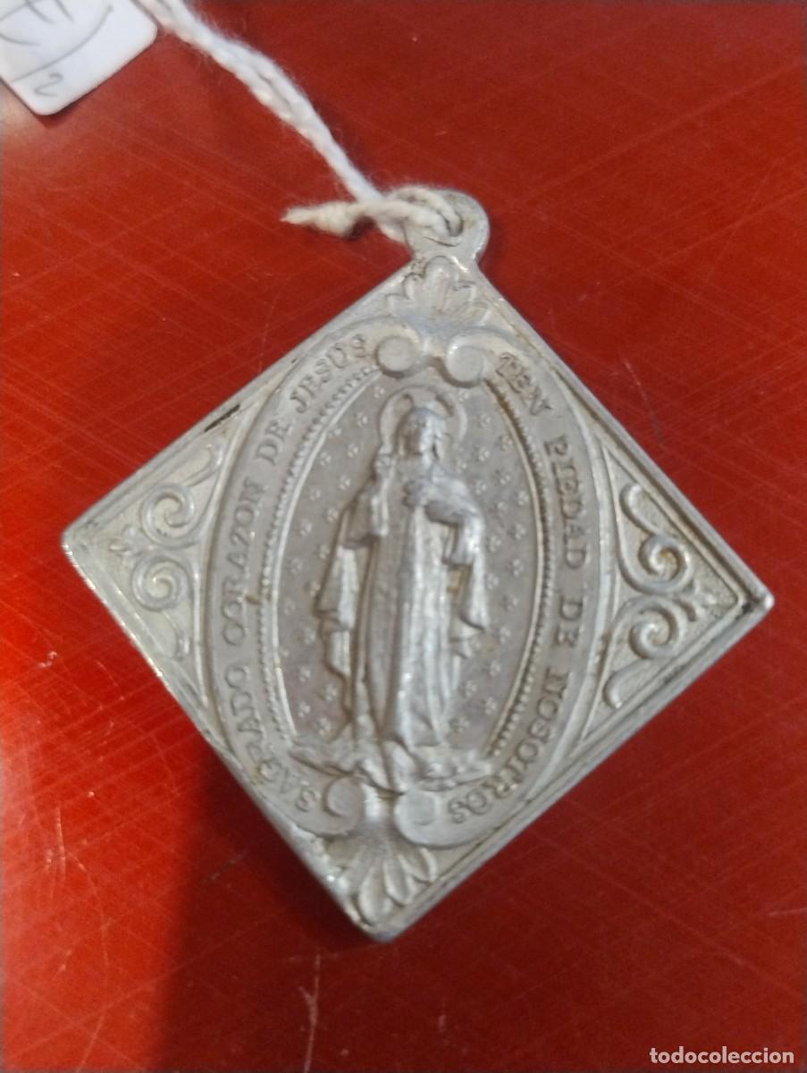 Antig&uuml;edades: Bonita medalla del Sagrado Coraz&oacute;n de Jes&uacute;s y de Mar&iacute;a. Unos 4,50 cm