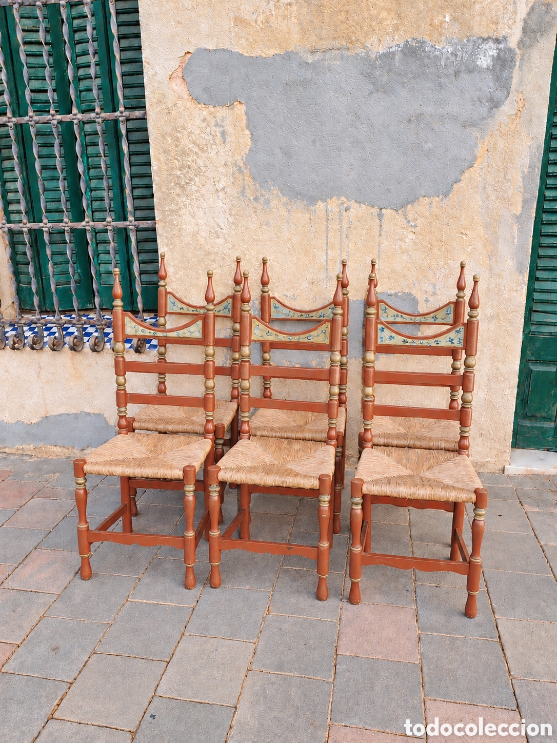 Antig&uuml;edades: Juego de 6 sillas catalanas antiguas policromadas a mano con asiento de boga