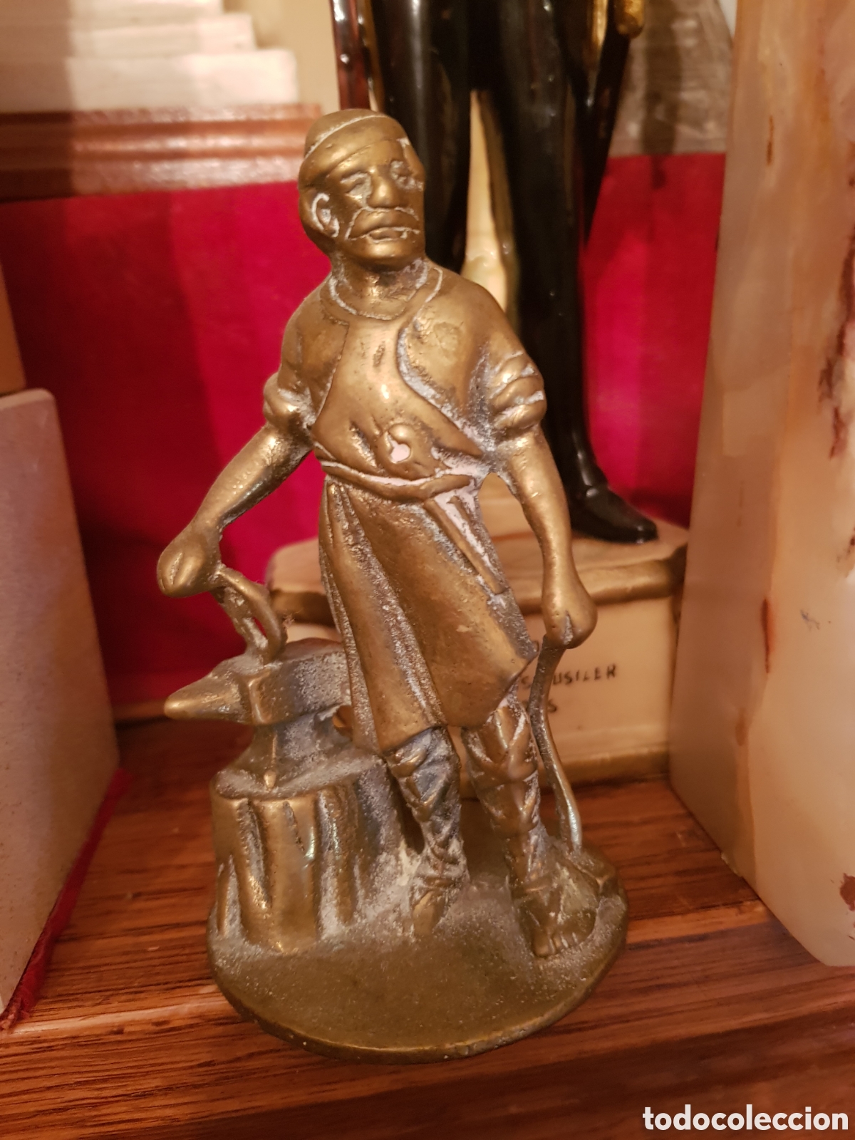 Antig&uuml;edades: ANTIGUA FIGURA DE BRONCE DE UN HERRERO
