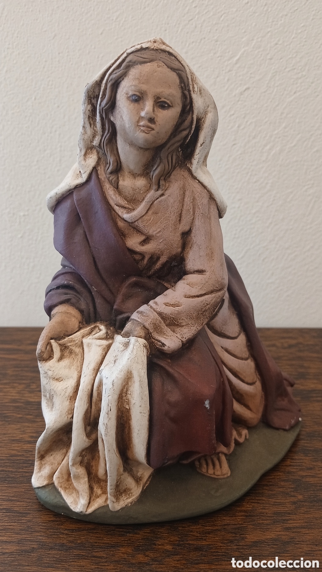 Antig&uuml;edades: Figura muy antigua decorativa de una mujer en actitud de oraci&oacute;n