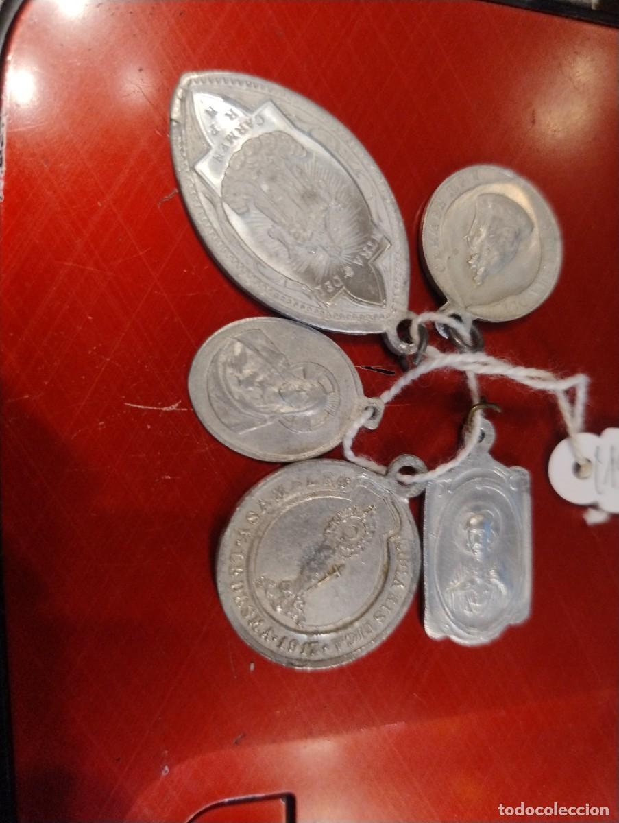 Antig&uuml;edades: Lote de 6 medallas religiosas de la Virgen del Carmen. La mas grande mide 3,50 x 2 cm