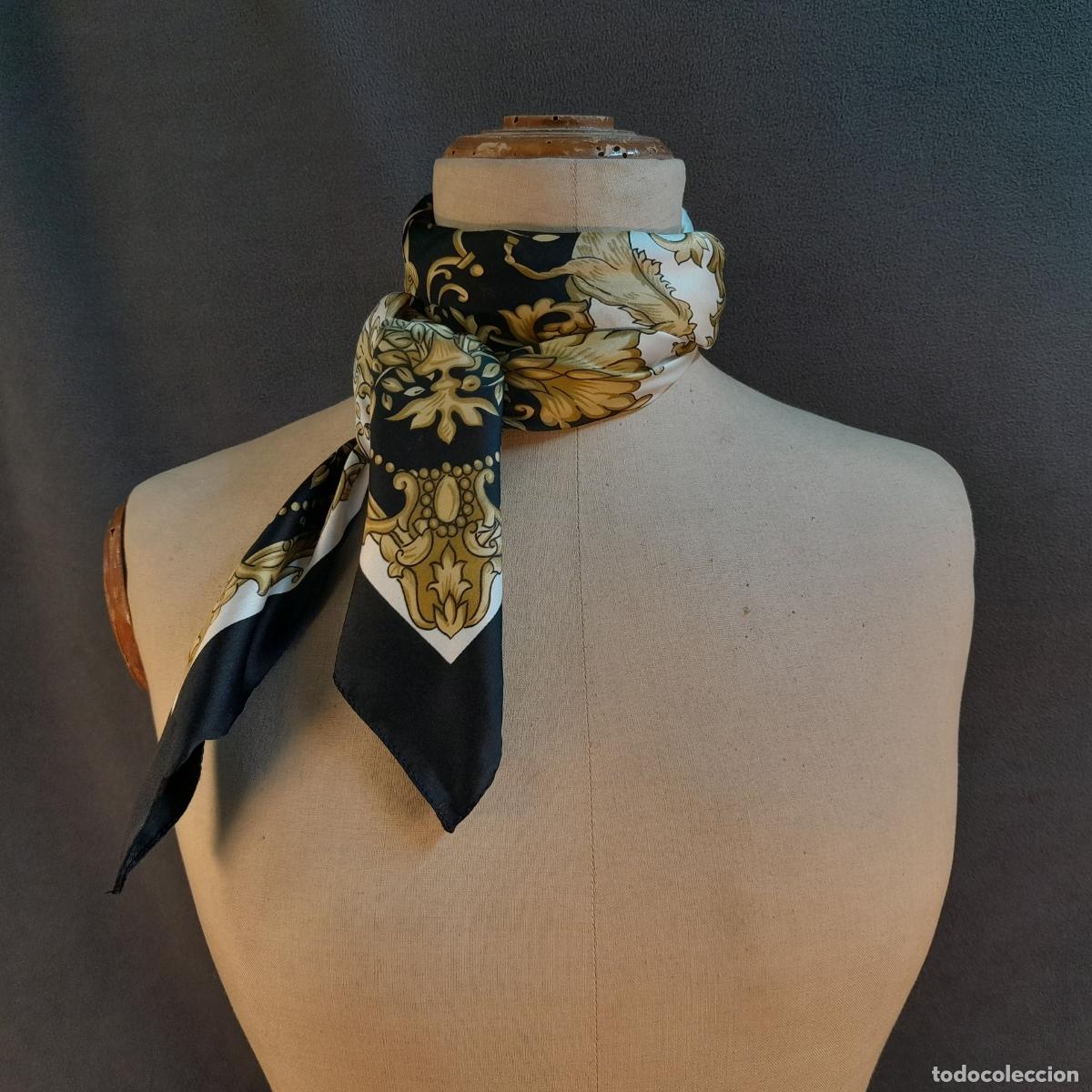 Antig&uuml;edades: VE-298. FOULARD VINTAGE ESTAMPA BARROCA FIRMADO MULTIFIBER. POLI&Eacute;STER. 1980