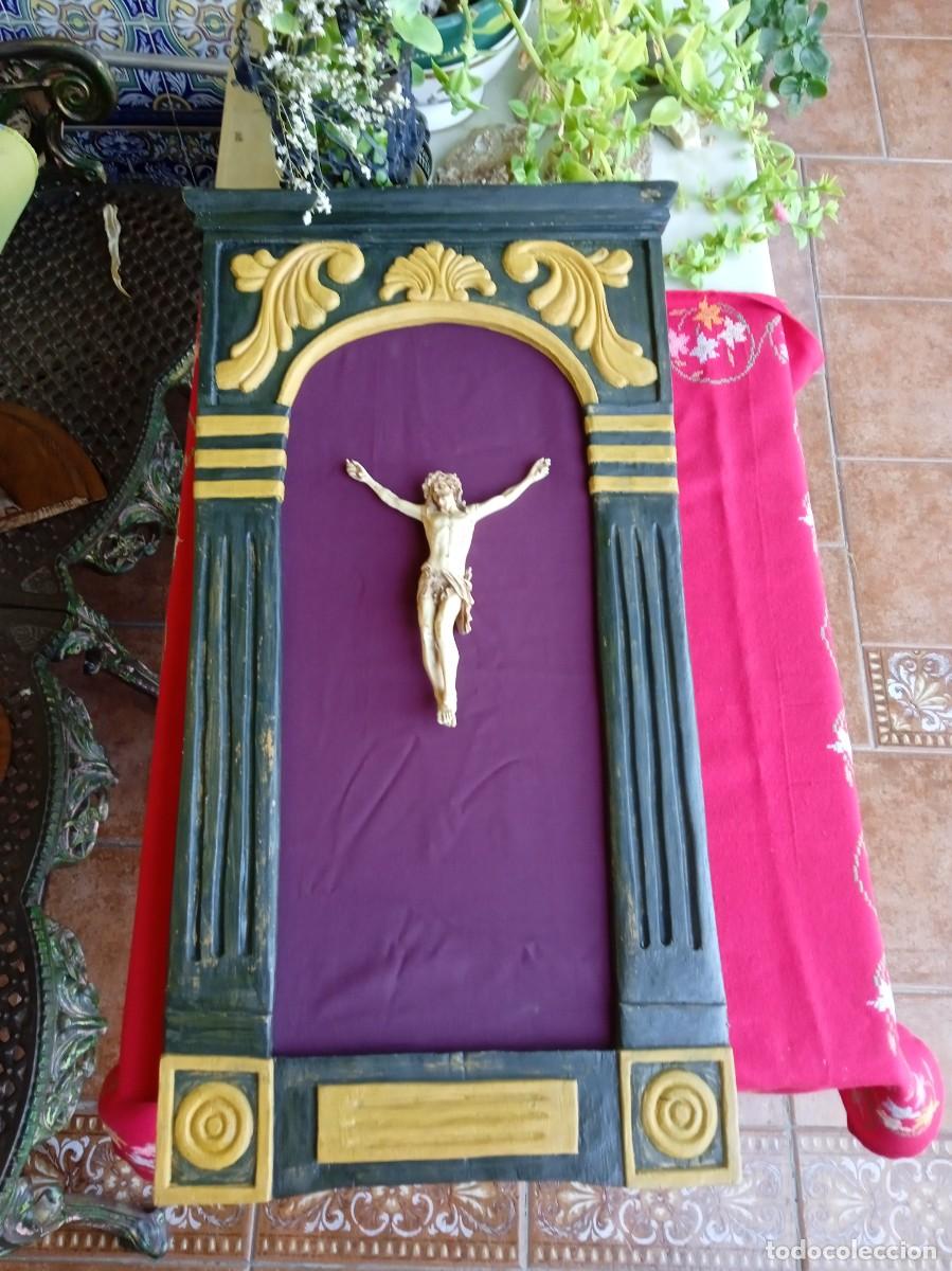 Antig&uuml;edades: Marco retablo con Crucifijo
