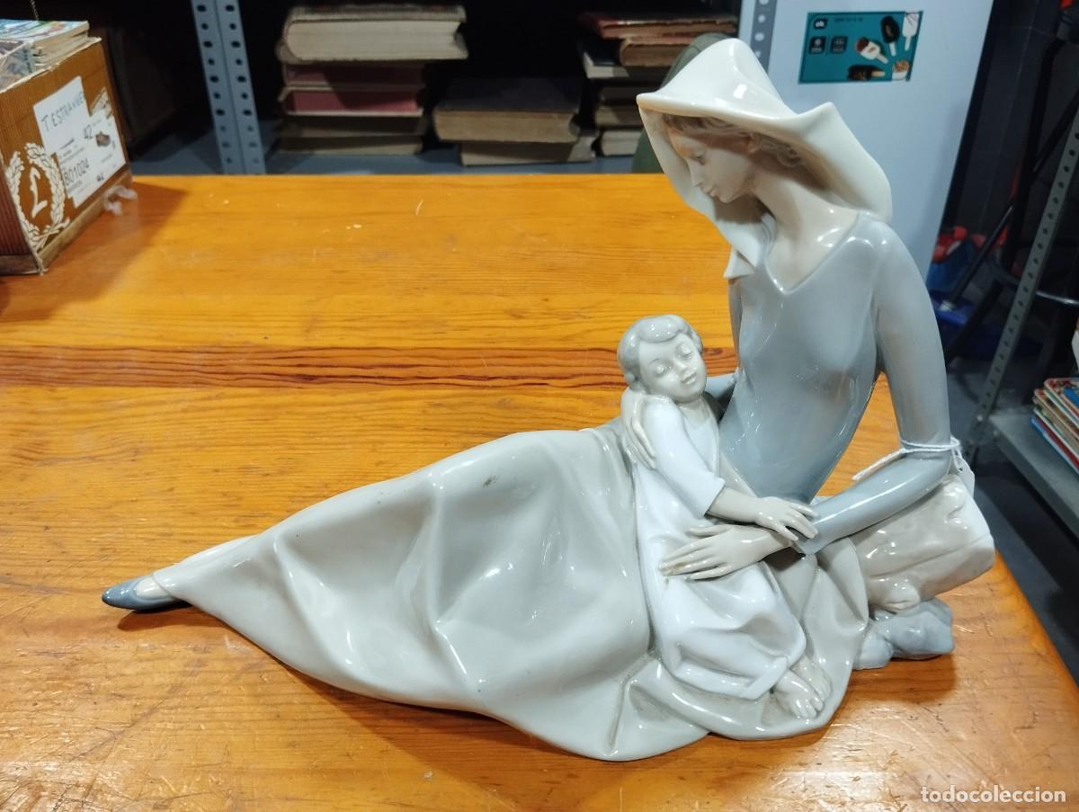 Antig&uuml;edades: FIGURA PORCELANA MATERNIDAD NAO (DE LLADR&Oacute;).