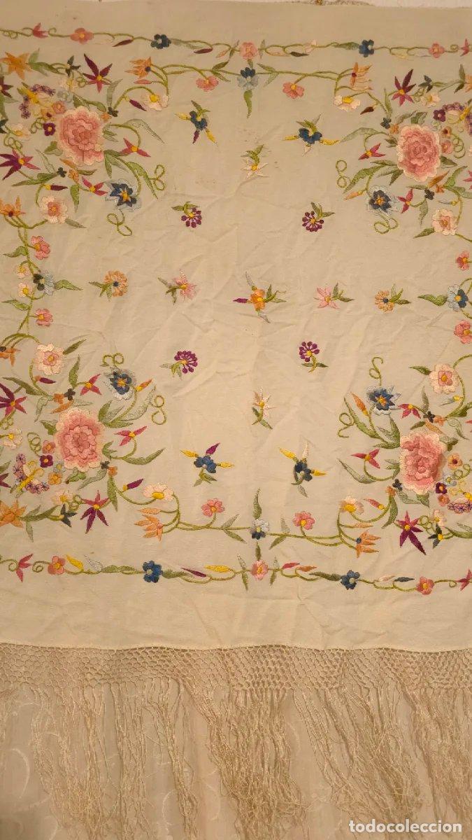 Antig&uuml;edades: Mantoncillo antiguo bordado floral
