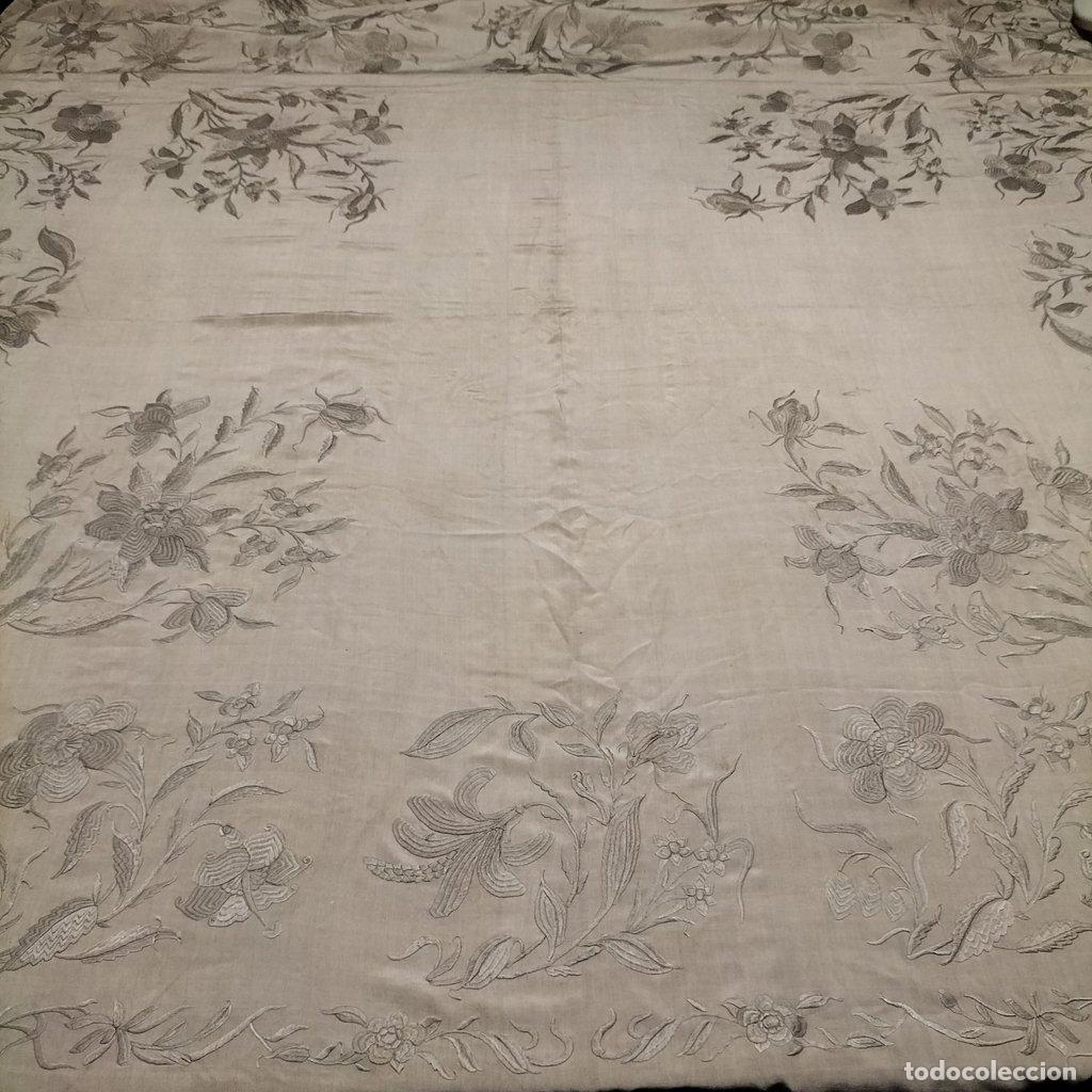 Antig&uuml;edades: Elegante mant&oacute;n de manila estilo imperio