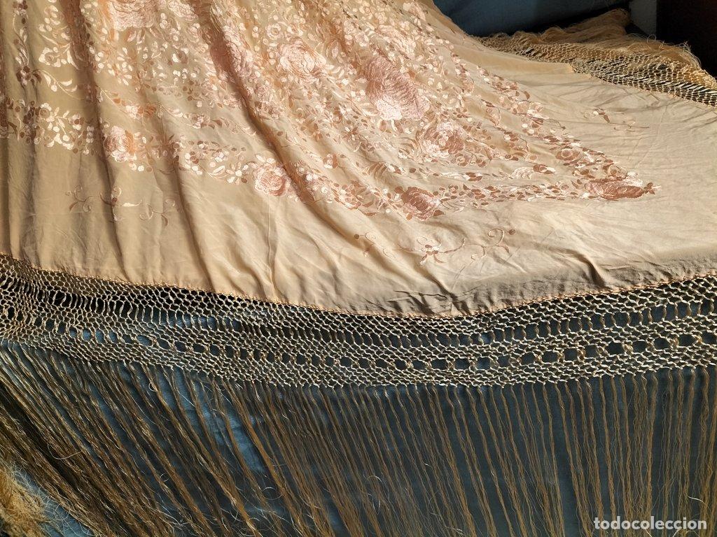 Antig&uuml;edades: Mant&oacute;n de manila de seda color salm&oacute;n - Foto 3