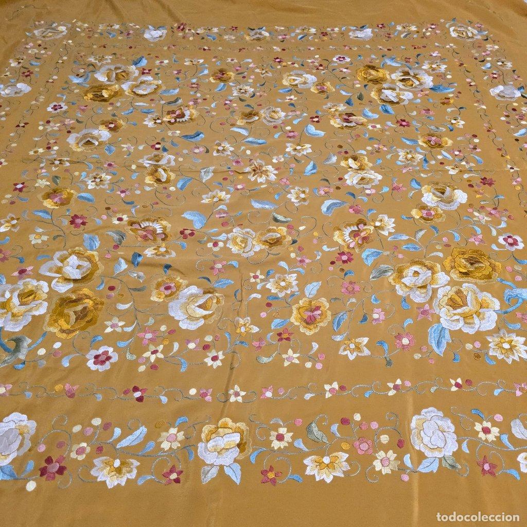 Antig&uuml;edades: Mant&oacute;n Manila bordado flores
