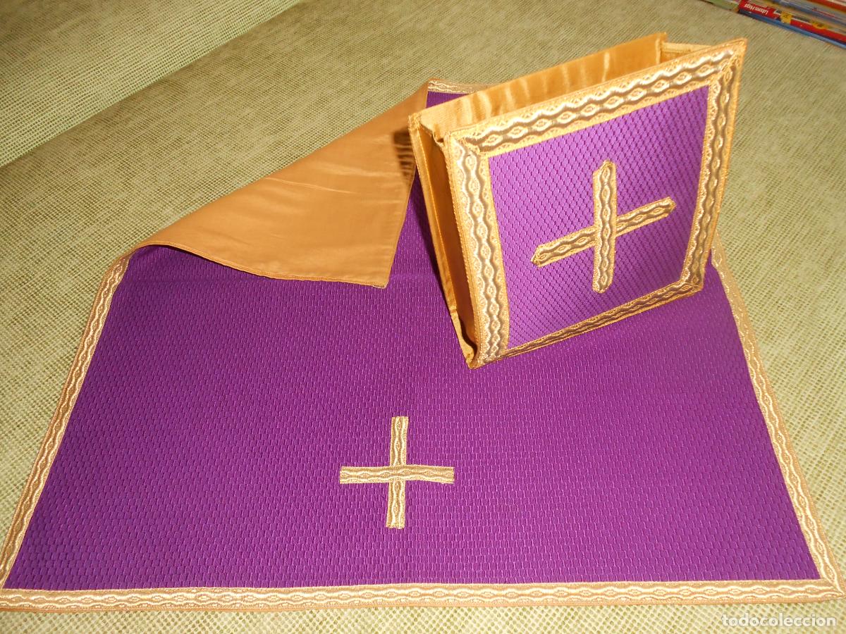 Antig&uuml;edades: Antiguo conjunto Pa&ntilde;o Religioso Cubrecaliz y Corporales.2 piezas, Color Purpura/Oro