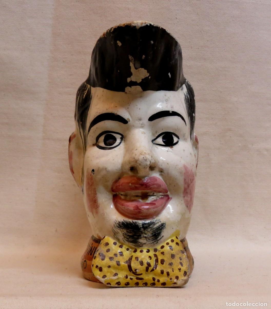 Antig&uuml;edades: Caneca com formato de cabe&ccedil;a de homem; Fabrico de uma F&aacute;brica do Norte; Tem escrito - Lembran&ccedil;a de P