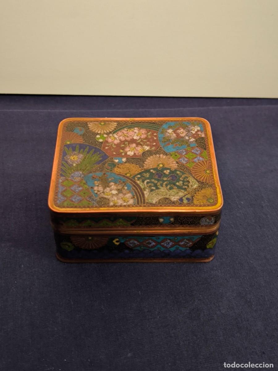 Antig&uuml;edades: CAJA JAPONESA REALIZADA EN CLOISONNE Y DE EPOCA MEIJI
