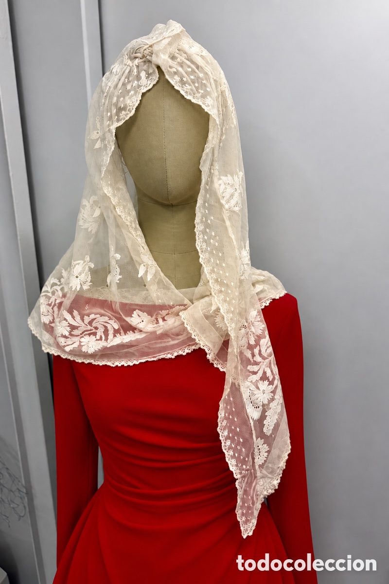 Antig&uuml;edades: Mantilla blanca de tul bordado hecha a mano