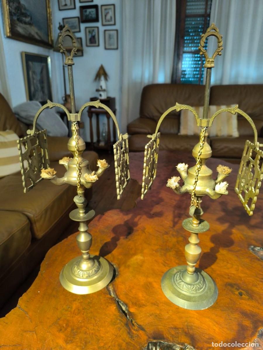 Antig&uuml;edades: Pareja de antiguas lamparas o quinques de aceite en bronce, altura 52 cm