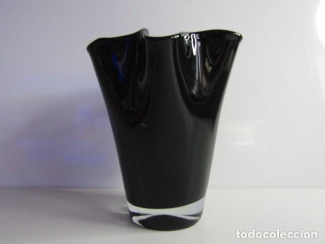 Antiques: ESPECTACULAR JARRON DE CRISTAL SOPLADO COLOR NEGRO AZABACHE OPACO ESTILO MURANO