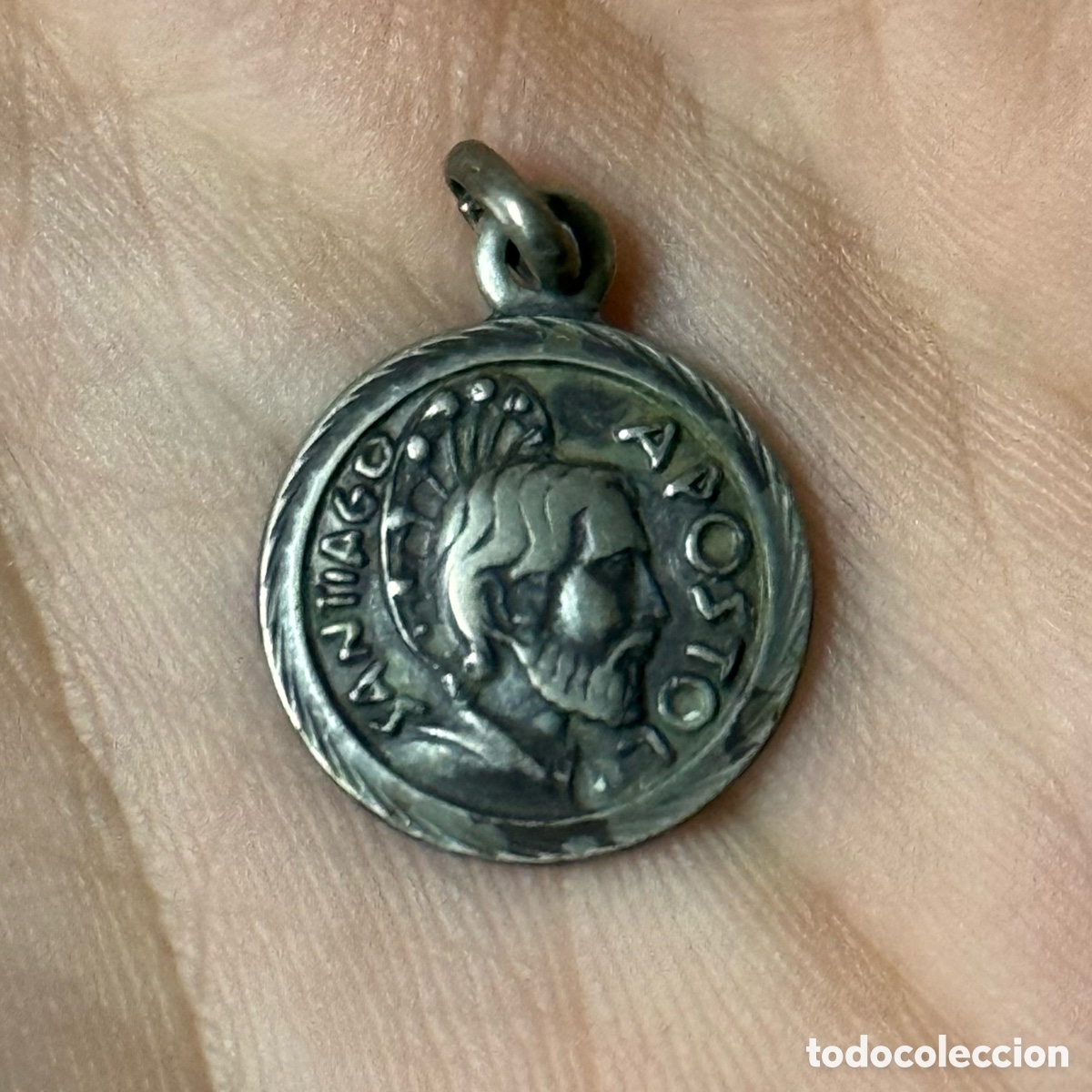 Antig&uuml;edades: MEDALLA SANTIAGO DE COMPOSTELA RELIQUIA TROZO DE PIEDRA DE LA PUERTA SANTA SANTIAGO