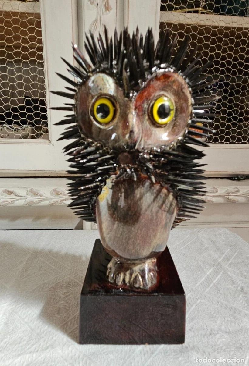 Antig&uuml;edades: PIECE UNIQUE ORIGINALE SCULPTURE ZOOMORPHE CHOUETTE CERAMIQUE ET CLOU DE TAPISSIER SIGNE&Eacute;