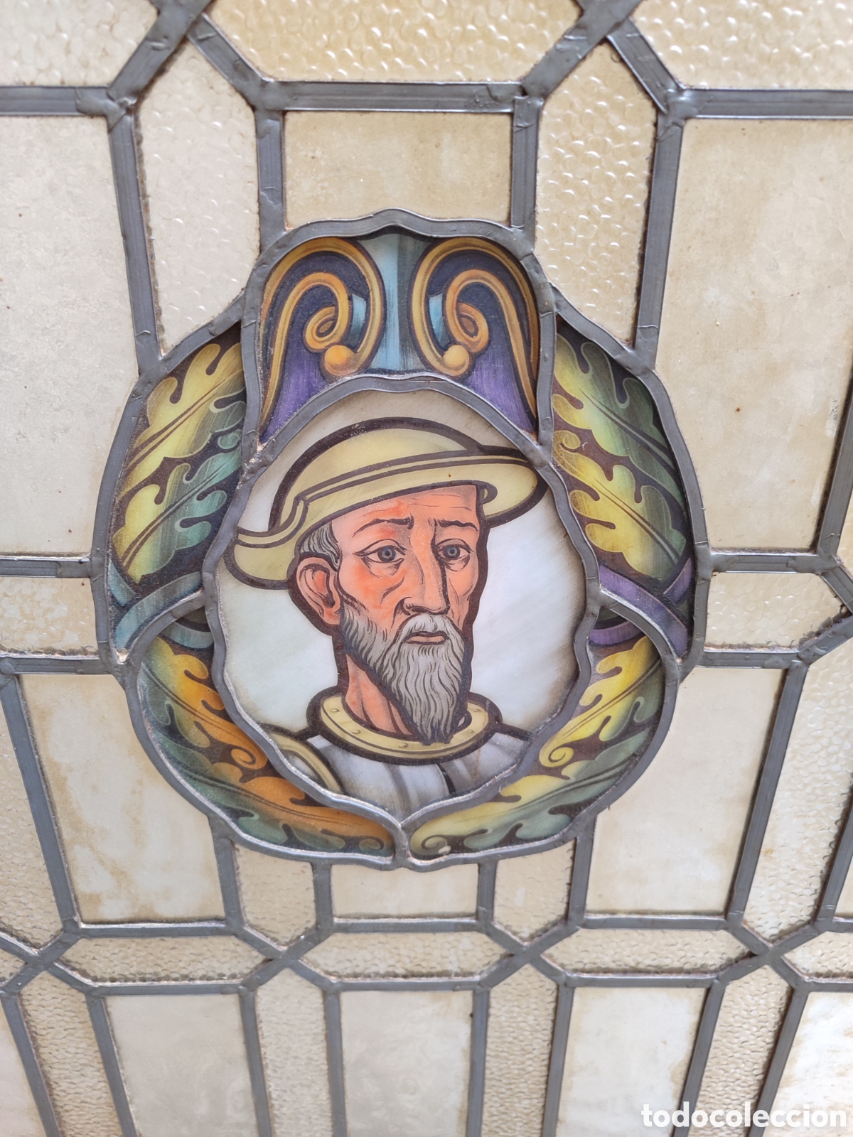 Antig&uuml;edades: Antigua vidriera emplomada don quijote de la mancha en puerta de armario de despacho