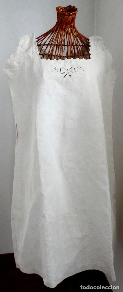 Antig&uuml;edades: ANTIGUO CAMIS&Oacute;N DE LINO BORDADO - AJUAR NOVIA S.XIX