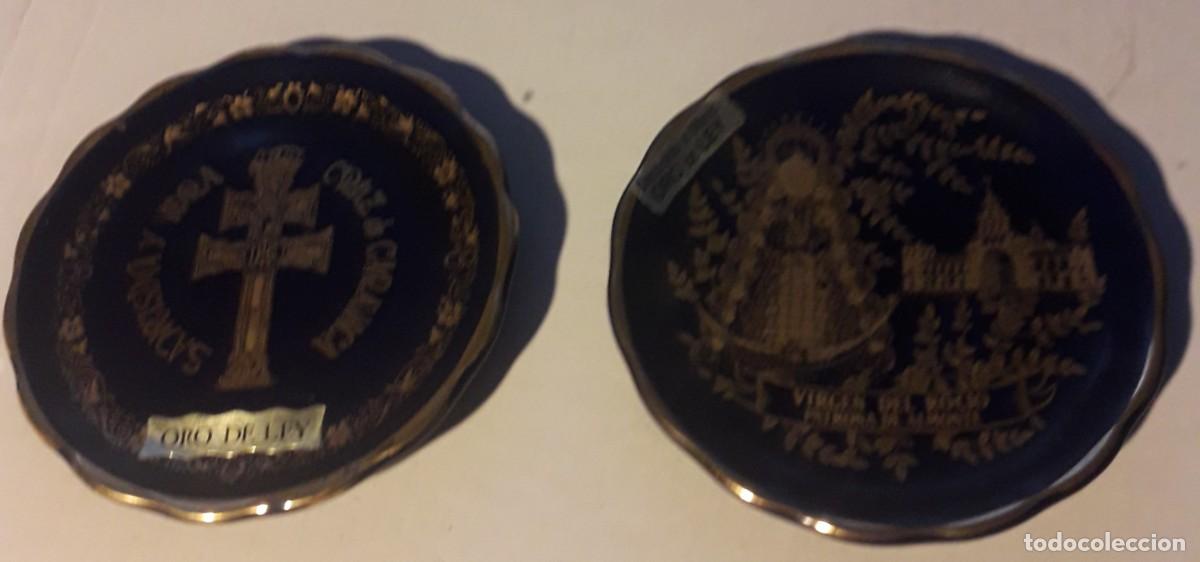 Antig&uuml;edades: Platillos de La Virgen del Roc&iacute;o y Cruz de Caravaca. Oro de ley. 2 ud.