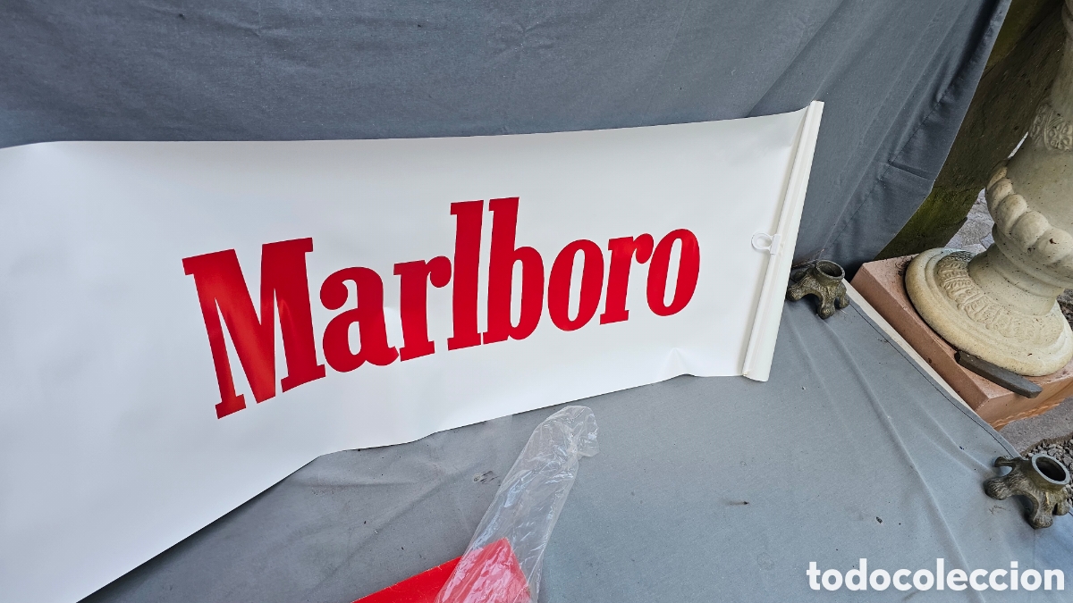 Antig&uuml;edades: Parasol retr&aacute;ctil d&eacute;cada de los 80 publicitario de MARLBORO