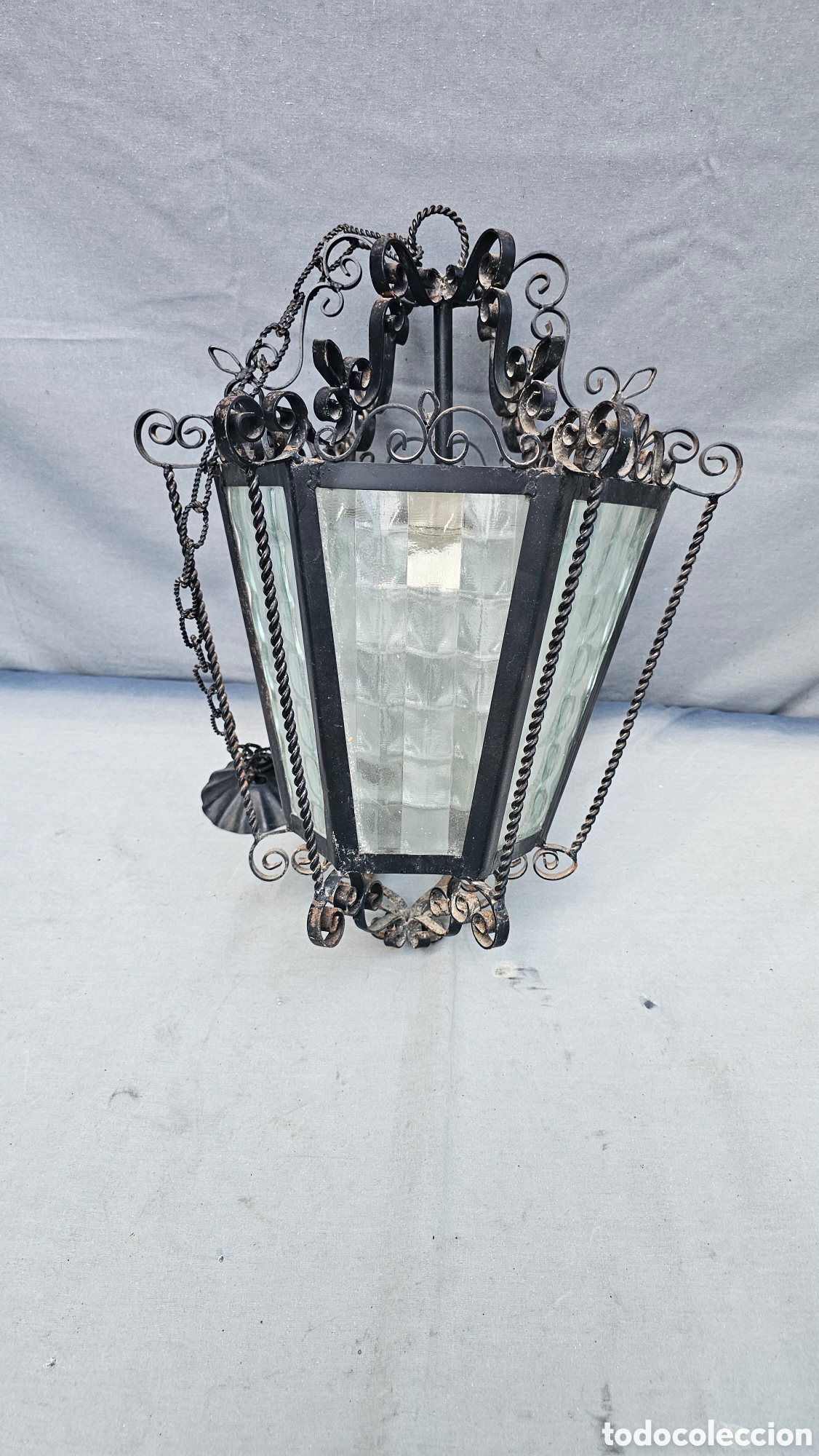 Antig&uuml;edades: farol colgante de techo de hierro forjado de estilo r&uacute;stico tradicional
