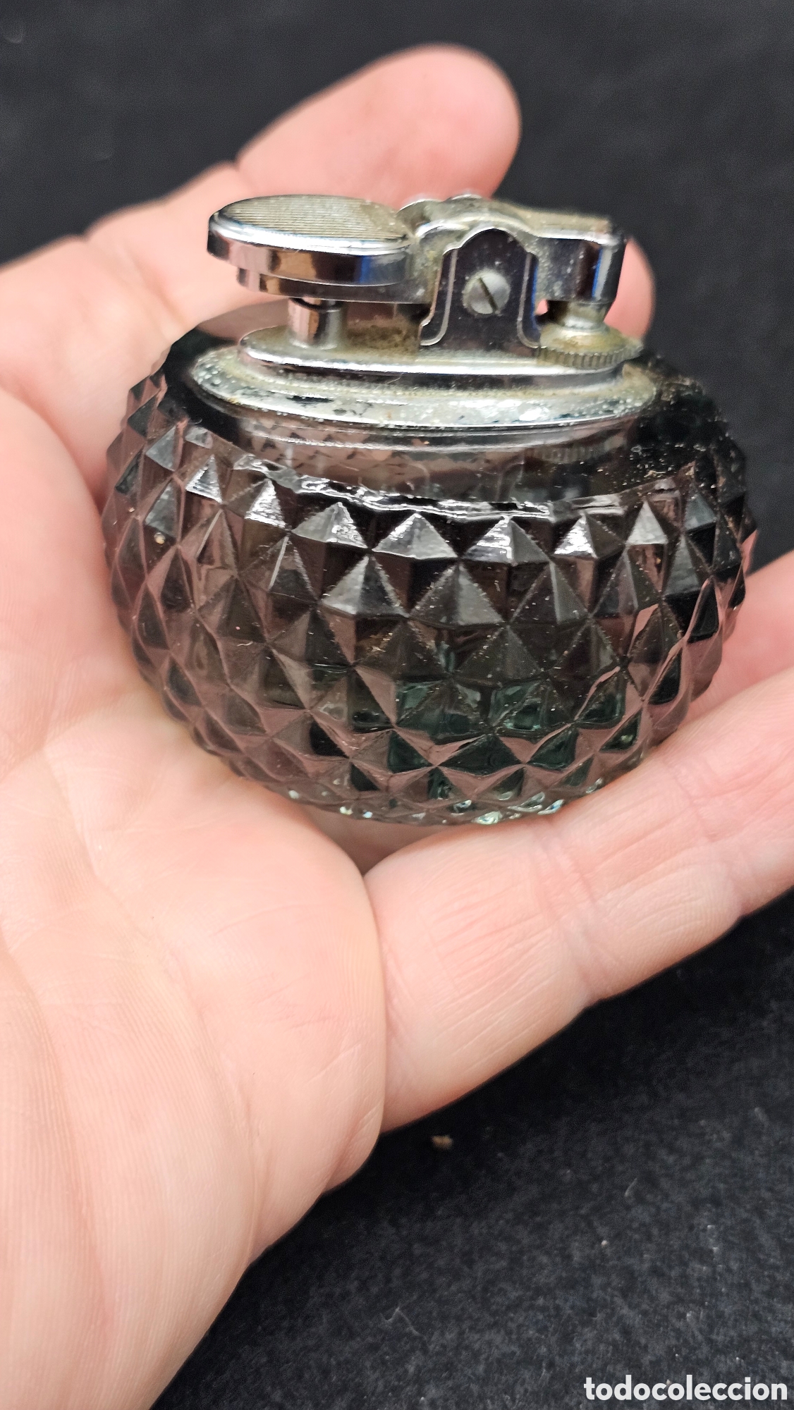 Antig&uuml;edades: encendedor de sobremesa vintage con base de cristal tallado verde,