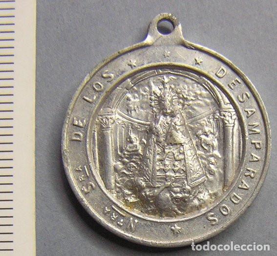 Antig&uuml;edades: MEDALLA DE NUESTRA SE&Ntilde;ORA DE LOS DESAMPARADOS EN EL ANVERSO Y EL CORAZ&Oacute;N DE JES&Uacute;S EN EL REVERSO