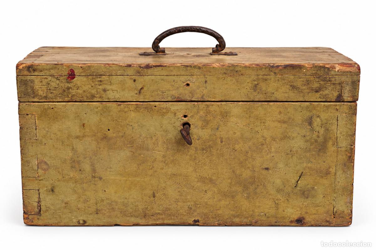 Antig&uuml;edades: Caja de Madera Antigua - Madera de Pino Policromada - Cerradura con Llave - S. XIX - Asa Met&aacute;lica