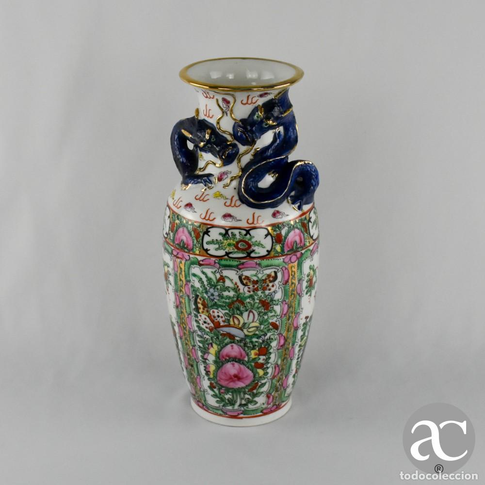 Antig&uuml;edades: Jarr&atilde;o em porcelana da China decora&ccedil;&atilde;o Mandarim com drag&otilde;es em relevo, circa 1960