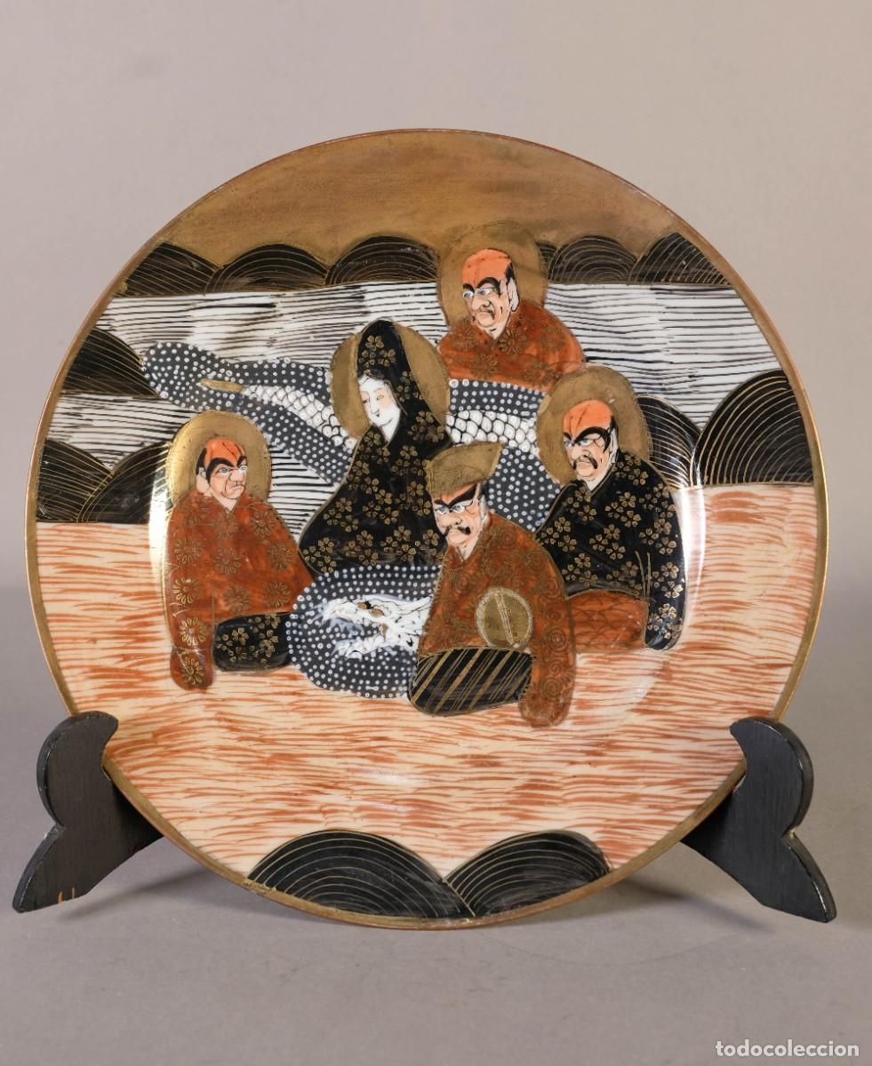 Antig&uuml;edades: Plato en porcelana SATSUMA Jap&oacute;n pintado a mano Escena oriental.