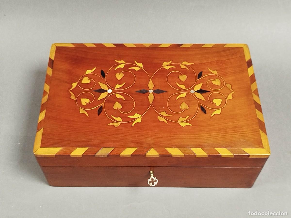 Antig&uuml;edades: CAJA DE MADERA DE TEKA CON MARQUETERIA - Foto 1