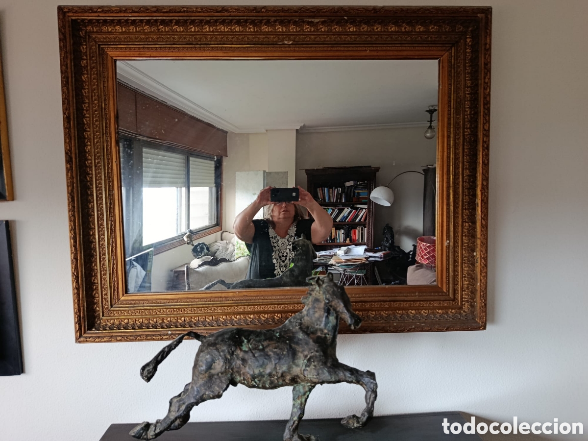 Antig&uuml;edades: Espejo estilo isabelino, marco antiguo de madera tallada y dorada con pan de oro