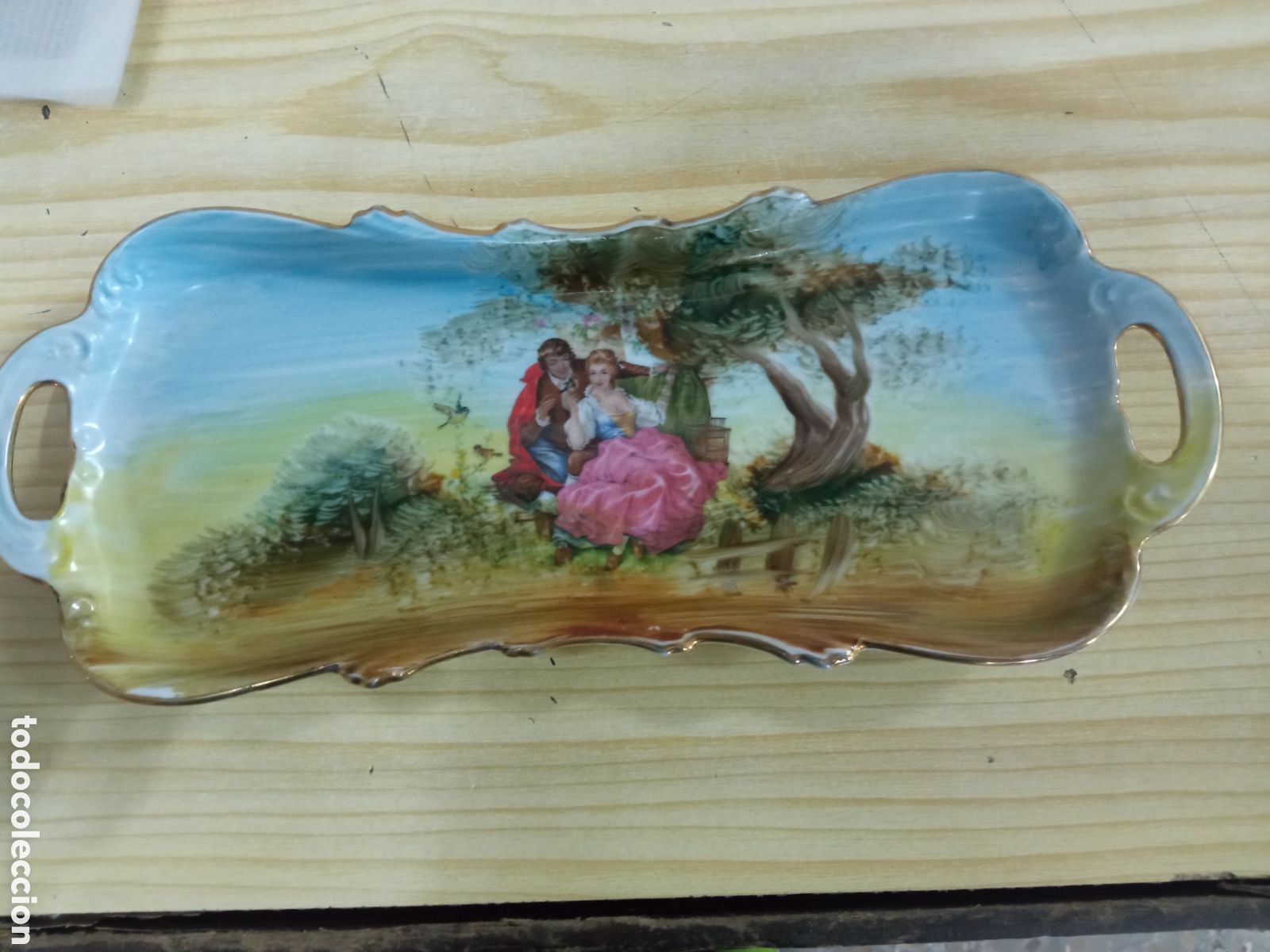 Antig&uuml;edades: Antigua bandeja tarjetera de porcelana, mide 28x11,5cm,sellada