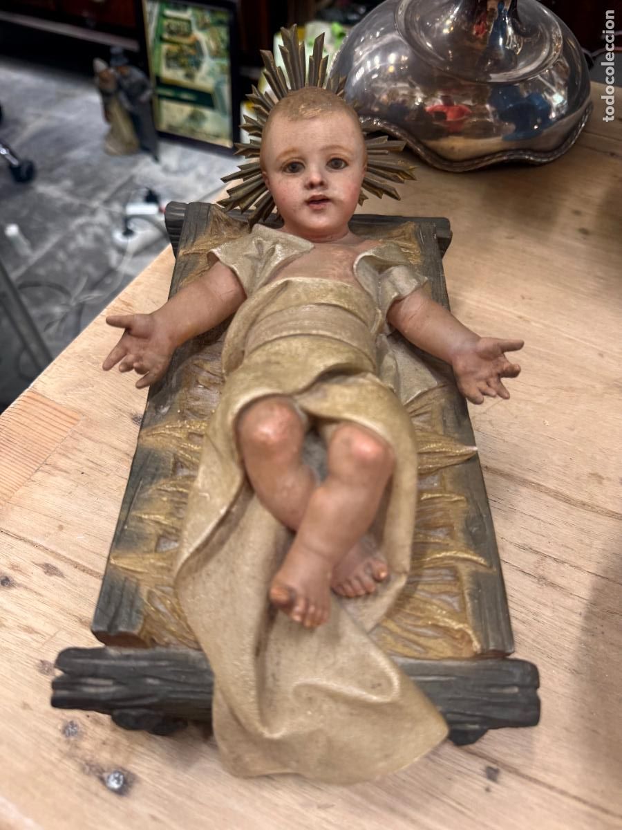 Antig&uuml;edades: ANTIGUO NI&Ntilde;O JESUS TALLA MADERA CON OJOS DE CRISTAL FIRMADO POR ESCULTOR F. FONT Y P. - 23 CM
