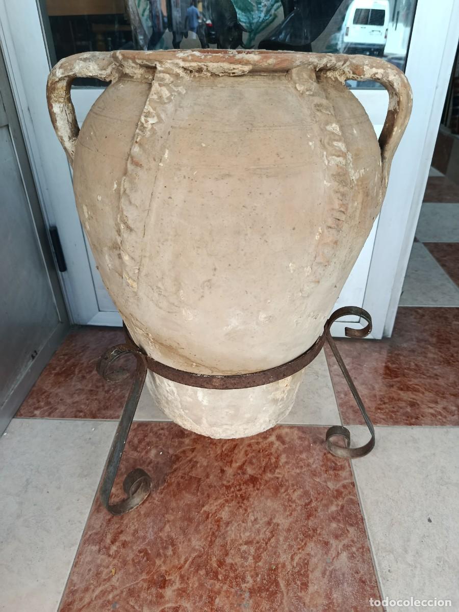 Antig&uuml;edades: Tinajas antigua de V&eacute;lez M&aacute;laga.