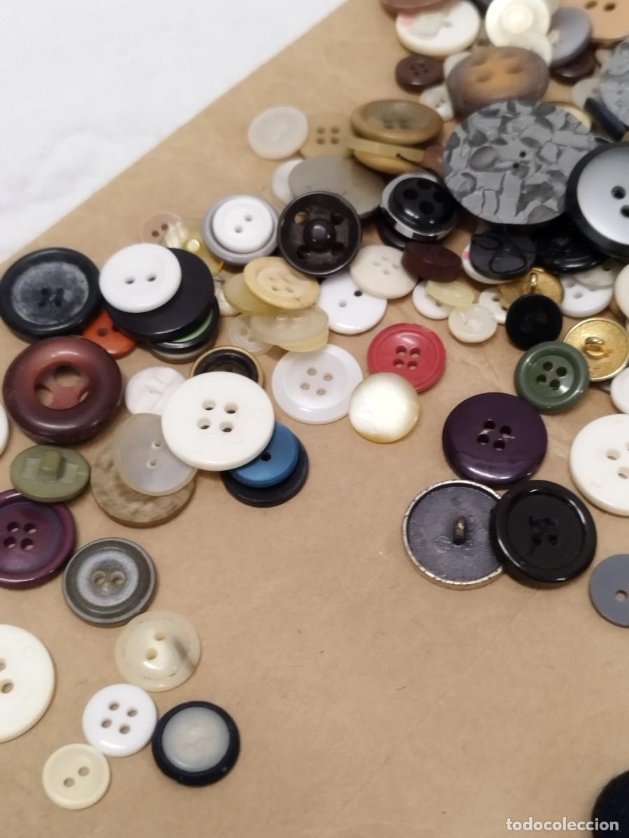 Antig&uuml;edades: Gran lote variado de botones de diferentes modelos. Sin contar. - Foto 9