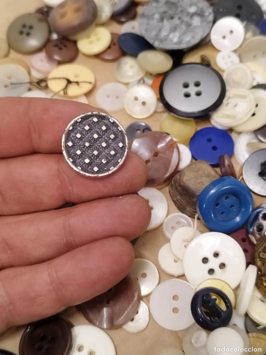 Antig&uuml;edades: Gran lote variado de botones de diferentes modelos. Sin contar. - Foto 11