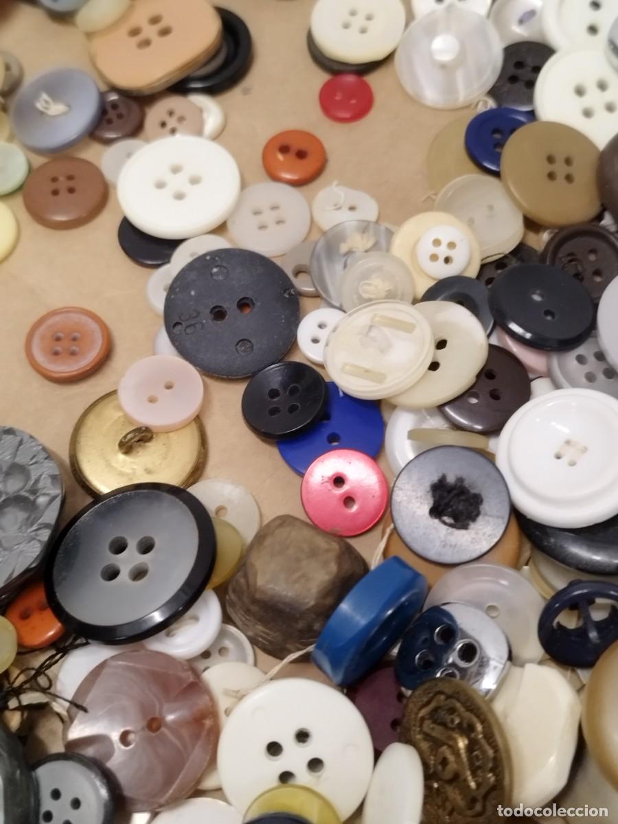 Antig&uuml;edades: Gran lote variado de botones de diferentes modelos. Sin contar. - Foto 12